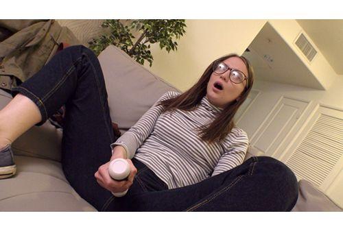 HIKR-183 A Sober Glasses Freeter Who Picked Up In Los Angeles Has A Poor Family Home, And When She Takes Off Her Skin, She Gets Nervous With The Determination Of Death And Makes Her AV Debut Izzy (22 Years Old) Screenshot