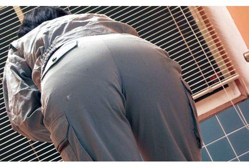 SPZ-1156 If I Take Out My Dick And Ask The Cleaning Lady To Help Me Jerk Off, How Far Will I Go? Screenshot 17