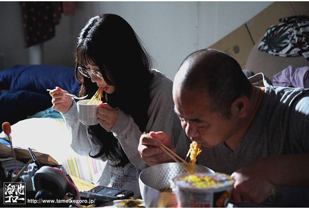 MFYD-057 A Story About Me (a Middle-aged Man Living In A Trashy Room) Having Sex With The Reclusive Gamer And Fujoshi (in Her 30s) Who Lives Next Door. Screenshot 10