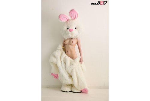 SDAM-131 Mascot Part-time Job AV Debut. The Thing That Was Different From The Obedient And Kind Suit Actor Girl Was That She Was So Masochistic That She Threw Away Her Innocence. Rio Oikawa (22) Shaved Screenshot 16