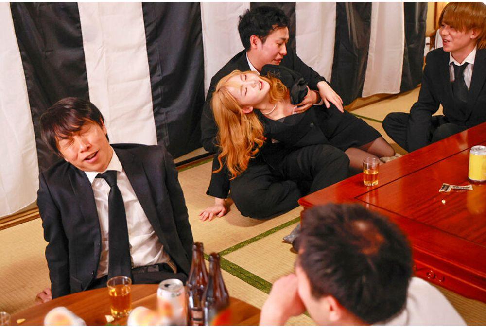 DVMM-440 Blonde, Mourning-clothed Gal. Megumi, 24, A Former Baseball Team Manager, Was Plied With Alcohol Until She Blacked Out By Her Club Teammates She Hadn't Seen In 6 Years, And Was Then Subjected To A Gangbang Orgy With Multiple Ejaculations Inside Her. Screenshot 10