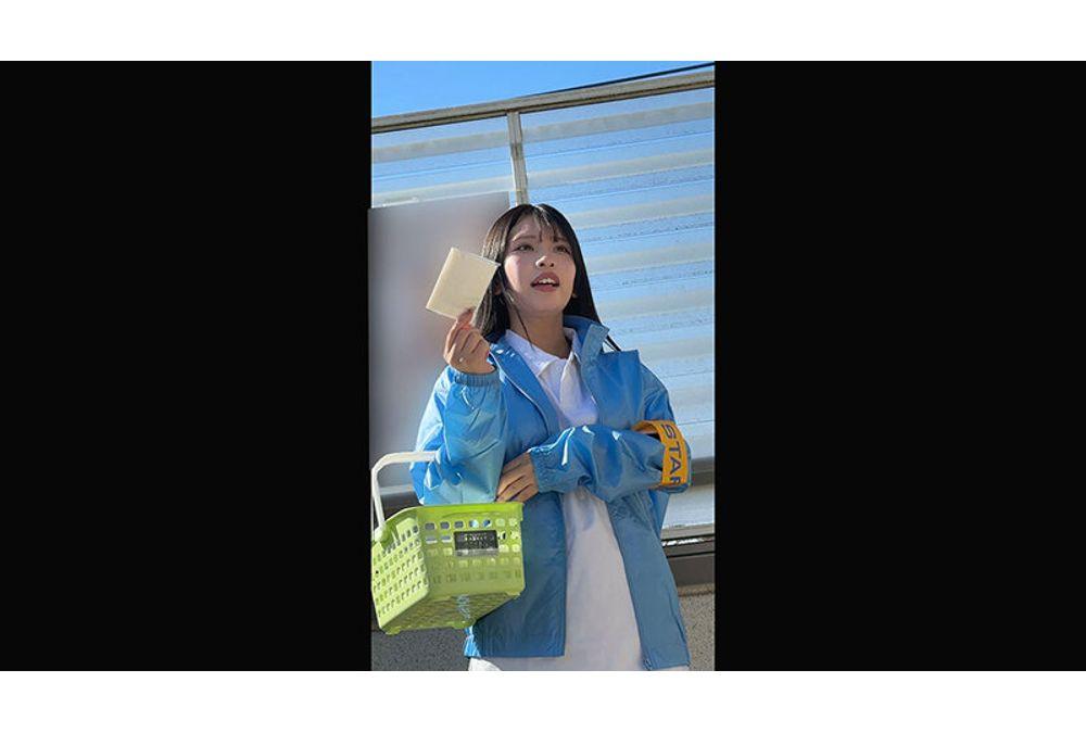 STSK-242 Four Part-time Workers Handing Out Tissues, Open-air Lewdness, Public Incontinence And Orgasm, Irresponsible Unprotected Sex. Screenshot 9