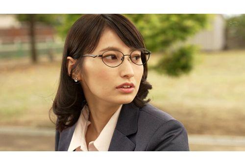 MOND-267 Hitomi Honda With Her Admired Female Boss Screenshot
