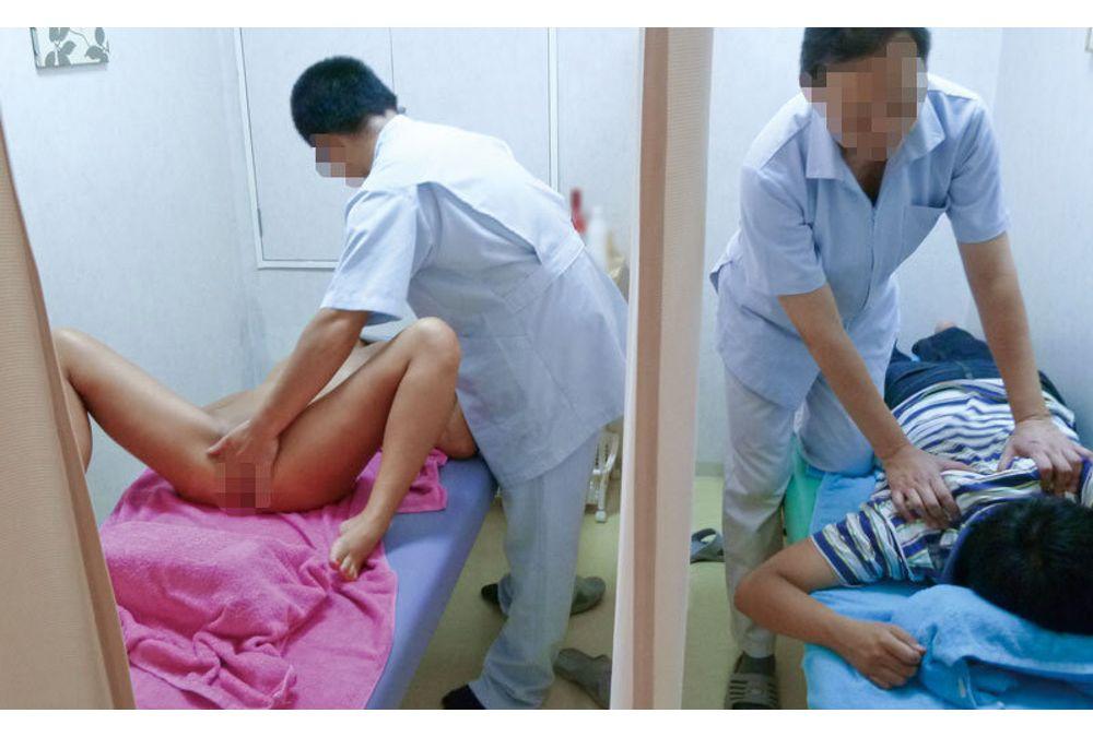 ERDM-212 4 Hours Of Erotic Massage That Makes A Housewife Climax Against Her Will, With Her Husband Between Her And Her By A Curtain Screenshot 16