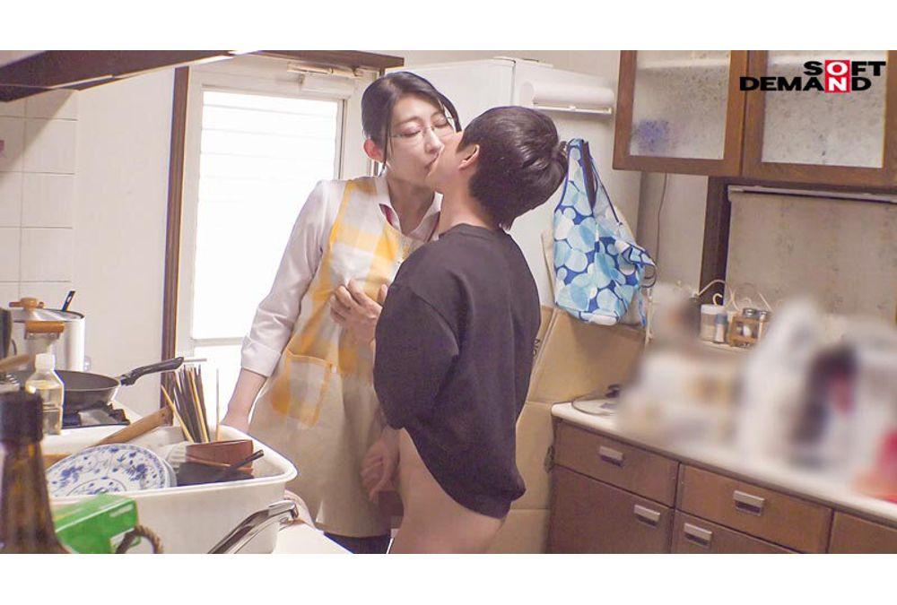 SDJS-349 Cooking, Laundry, And Satisfying Sexual Desires - A Morning Life Of Continuous Sex With 10 Younger Brothers - Secretary Moriya Yoshino Is Going To Be The Eldest Daughter! Screenshot 17
