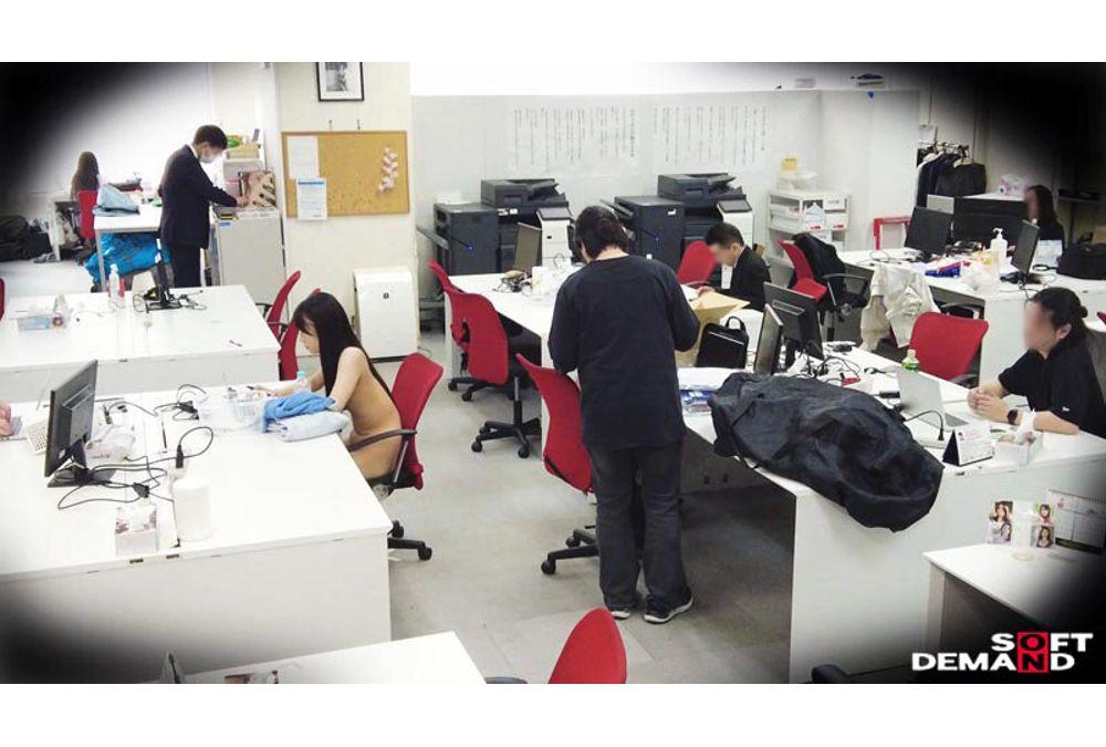 SDJS-334 Only One Person In The Office Is Without Clothes! Learn The Preciousness Of Nakedness Through SOD Female Employees. Naked Work. Would You Like To Try Entering The Men's Bath With Just A Towel? Mission Test Play Edition. In-house Exposure & Semen Collection Report From 5 Colleagues (occasionally Male Actors) Who Usually Work Together. Screenshot 19