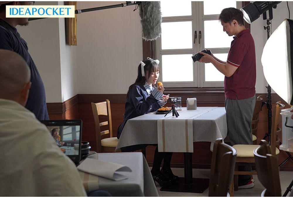 IPZZ-811 This Innocent Idol Gets Drunk At A Party And Turns Into A Slutty Bitch Who Eats All The Dicks Of People Involved!? This NTR Video Is Sure To Set Social Media On Fire - Yamada Suzuna Screenshot 11