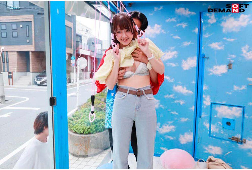 SDMM-212 Magic Mirror Number Bus: You Absolutely Mustn't Get Too Excited!!! With Your Beloved Boyfriend, You'll Be Playing A Tickling Endurance Game 30cm Behind A Mirror, Where A Skilled AV Actor Will Tease You To Your Heart's Content With His Amazing Skills!!! Featuring 5 Girls With Beautiful Off-the-shoulder Collarbones Screenshot 18