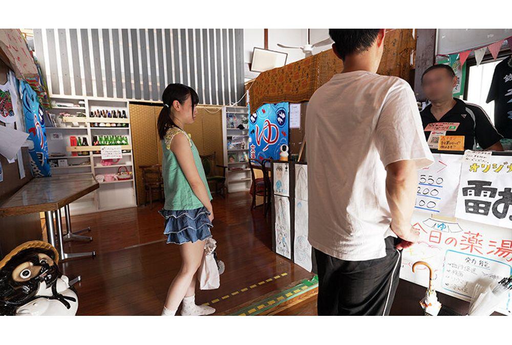 PIYO-225 Slutty Girls Deliberately Make A Strange Man's Penis Erect And Play With It At A Public Bath. Screenshot 20