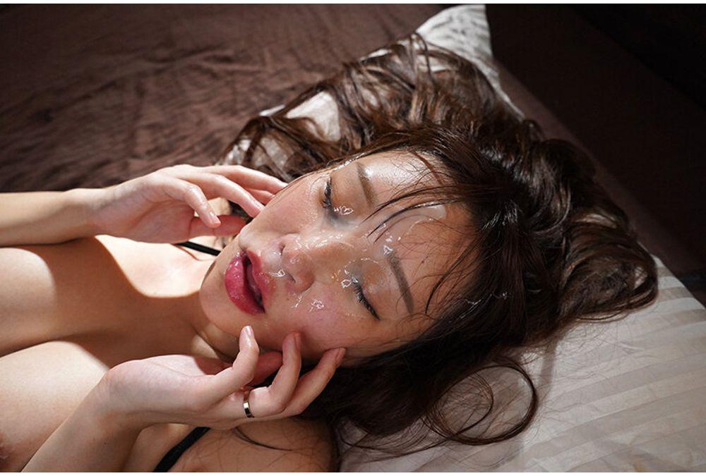 HBAD-735 I've Become Friends With Benefits With A Frustrated, Perverted, Masochistic Married Woman I Met At My Part-time Job, And We're Having Sex All The Time. - Honoka Ashina Screenshot 20