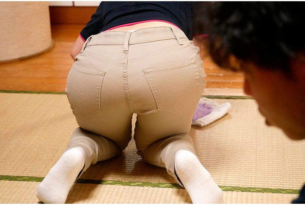 AKDLD-333 The Divine Ass That Was Guaranteed To Be A Jerk-off Material Was Shaking Right In Front Of Me!! I Couldn't Hold Back And Made A Move Screenshot 20