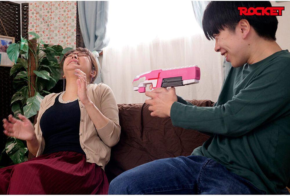 RCTD-738 Brainwashed Family II ~When I Used The Forbidden Incest Ray Gun, My Grandmother, Mother, And Sister All Became My Puppets~ Screenshot 19