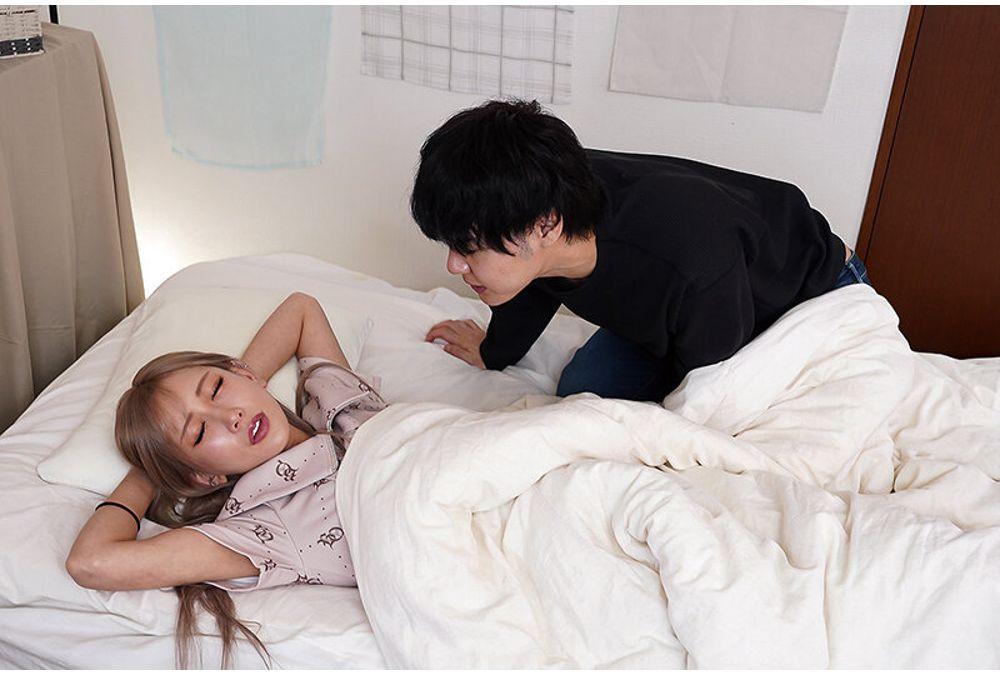 NACR-992 A Strange Older Sister Type Gal Somehow Ended Up Living In My Room AIKA Screenshot 20